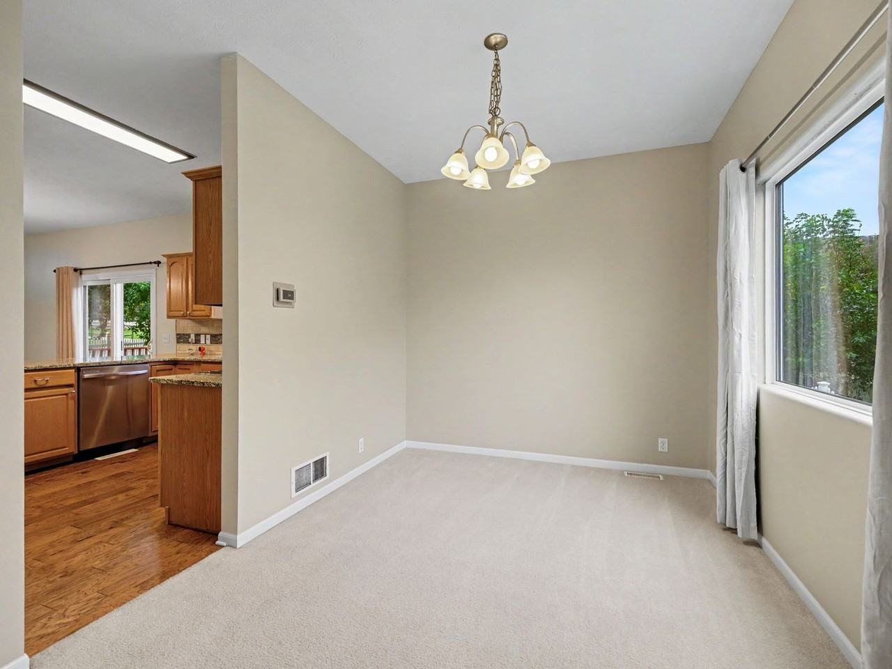 1912 Ridgeview Dr - Photo 4 of 17