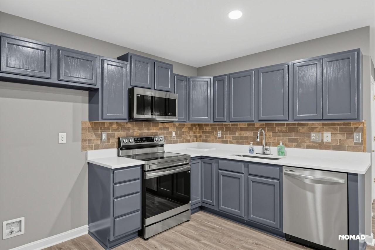 3216 Kelox Rd - Photo 4 of 36