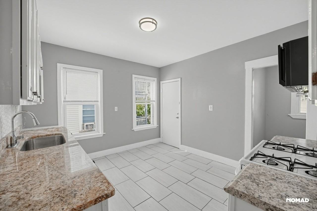 29 W Tremlett St - Photo 7 of 38