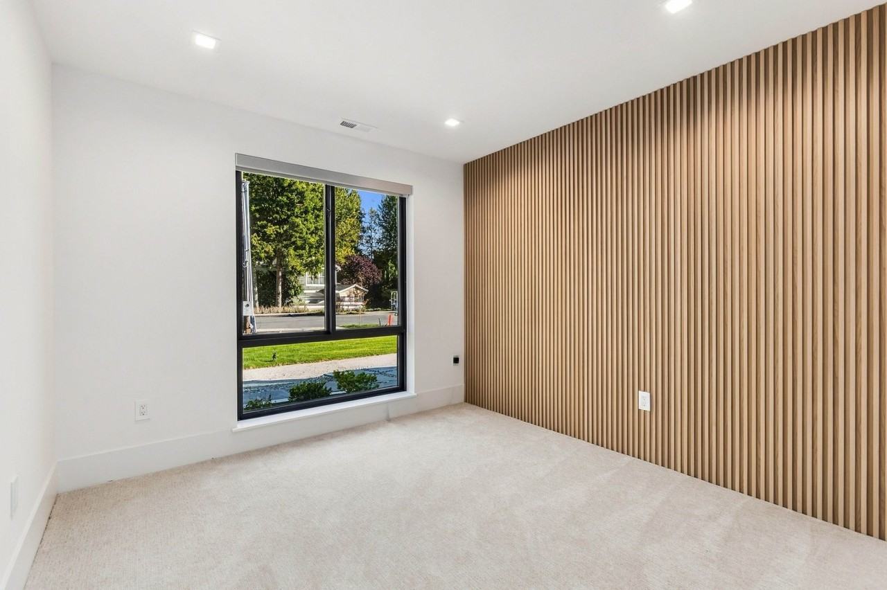 9437 Slater Ave Ne - Photo 4 of 30