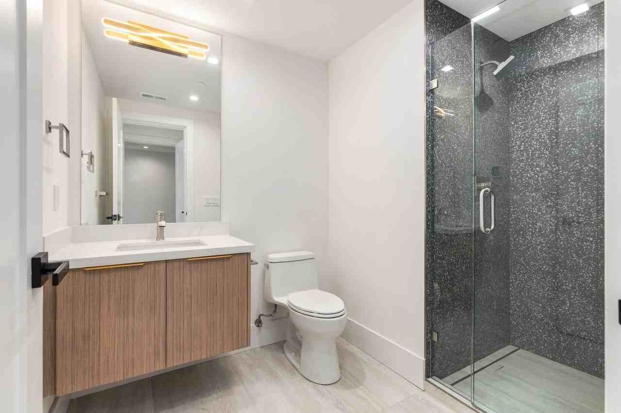 9437 Slater Ave Ne - Photo 5 of 30