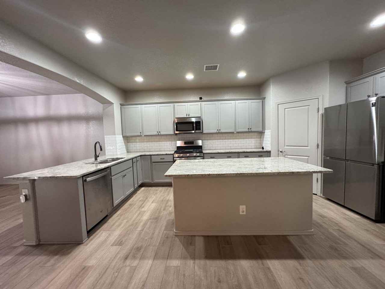 1094 Wagner Pl - Photo 4 of 24