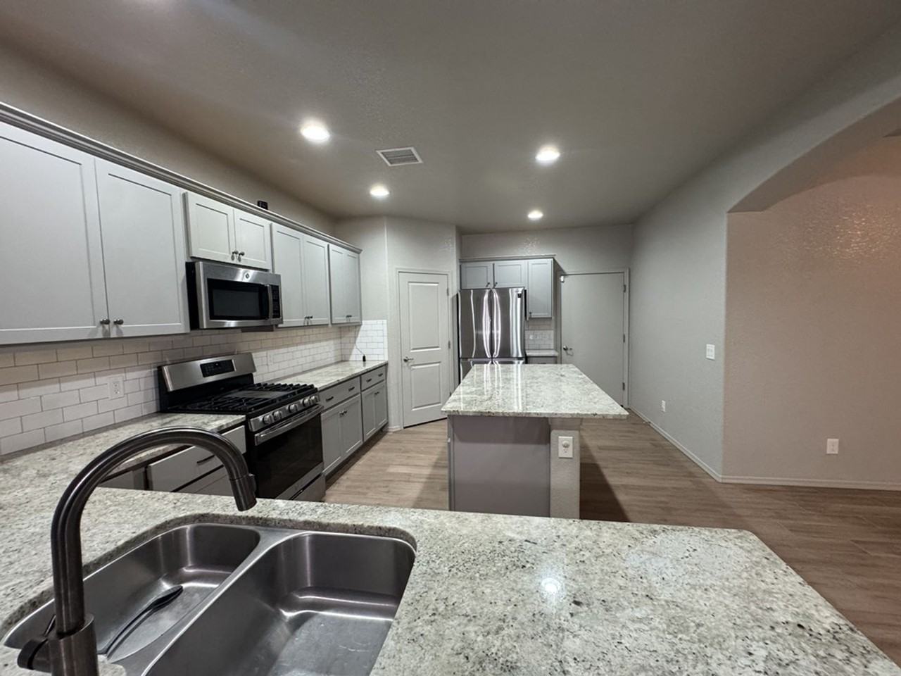1094 Wagner Pl - Photo 5 of 24