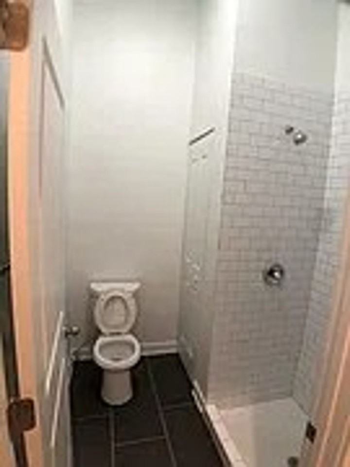 1115 N Hermitage Ave - Photo 4 of 13