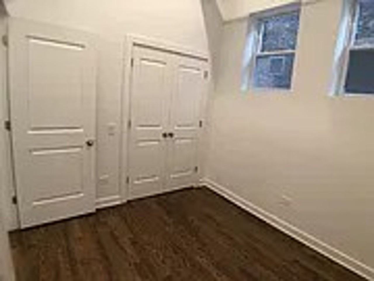 1115 N Hermitage Ave - Photo 6 of 13