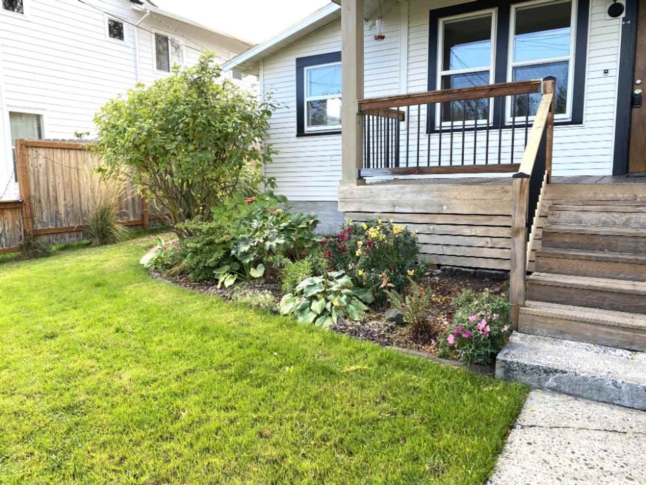 1222 E 8th St - Photo 2 of 32
