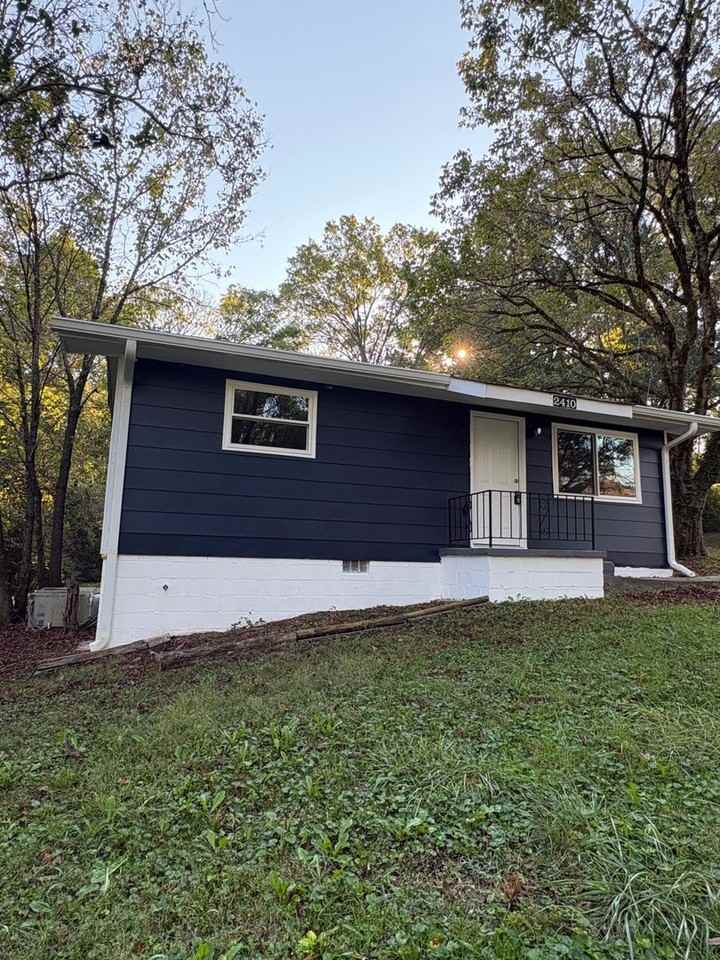 2410 Frost St - Photo 2 of 30