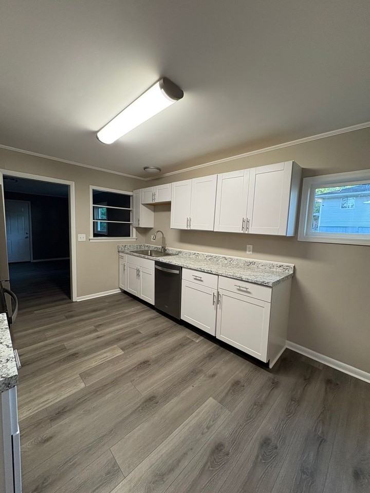 2410 Frost St - Photo 7 of 30