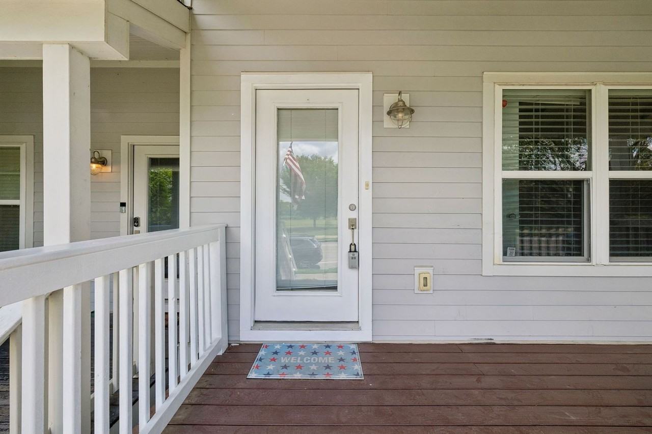 6010 Morrow Rd - Photo 5 of 32