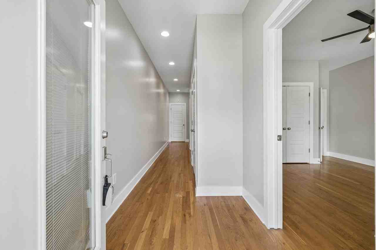 6010 Morrow Rd - Photo 6 of 32
