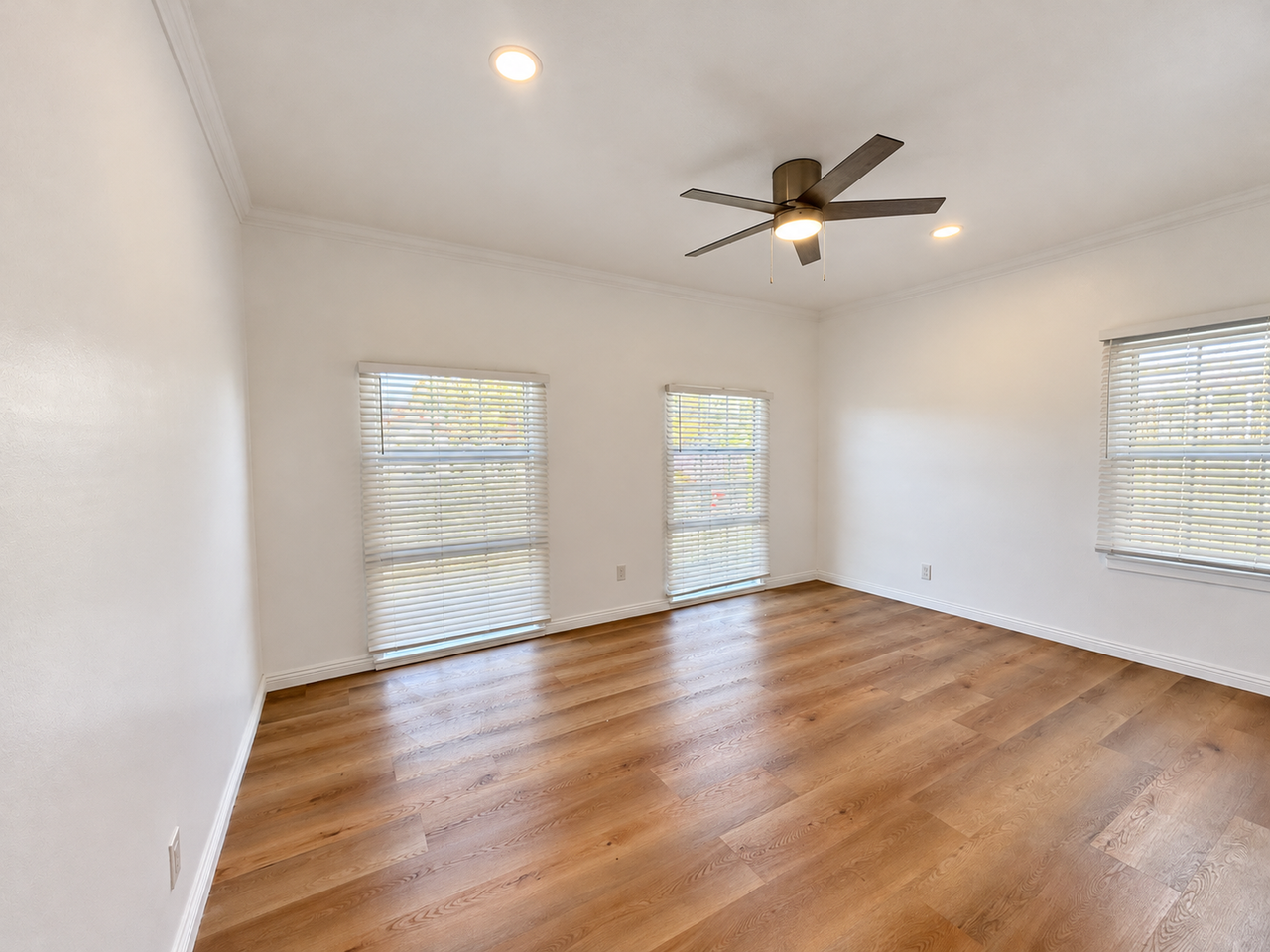 2126 S Ridgeley Dr - Photo 2 of 7