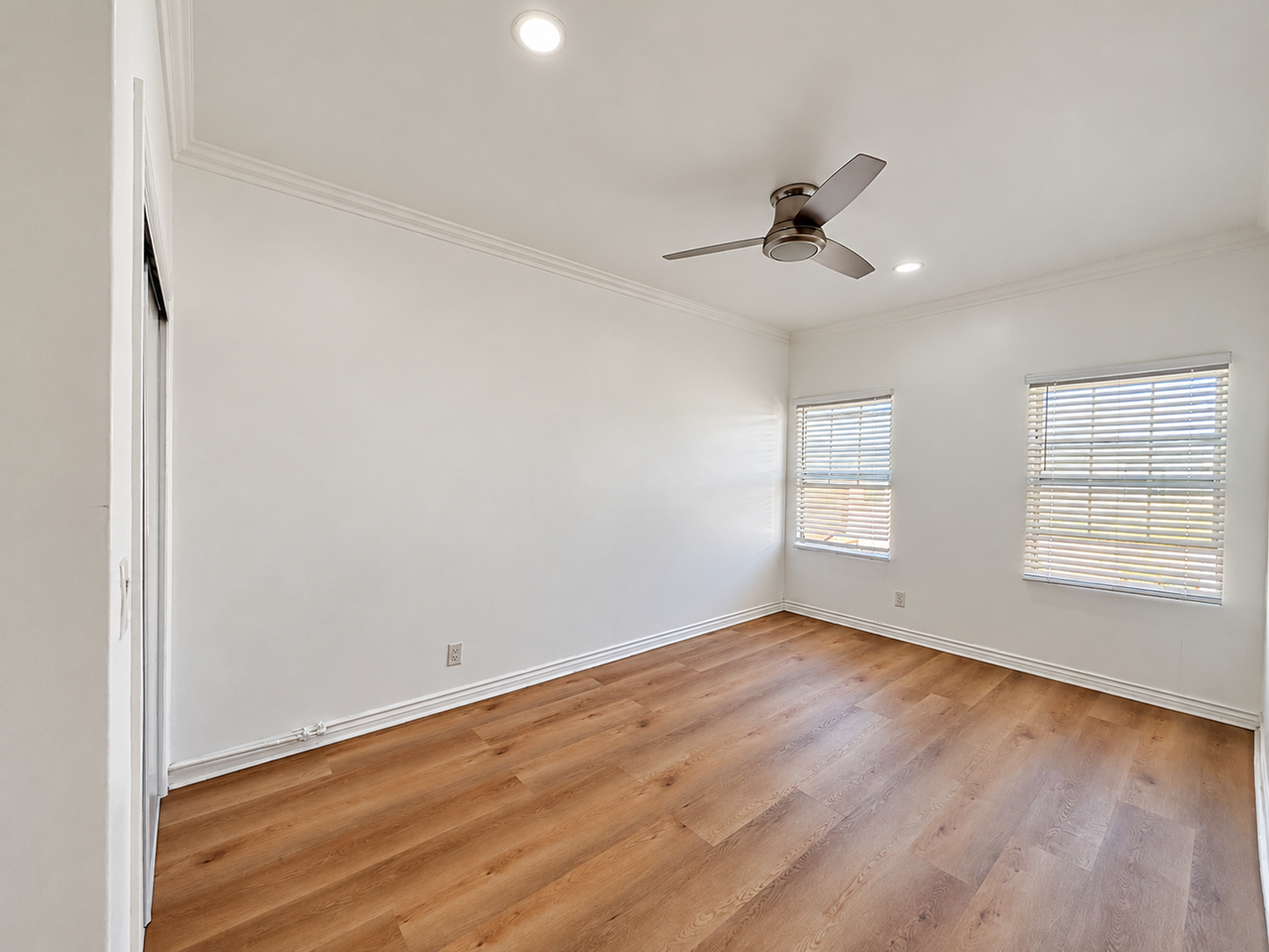 2126 S Ridgeley Dr - Photo 6 of 7