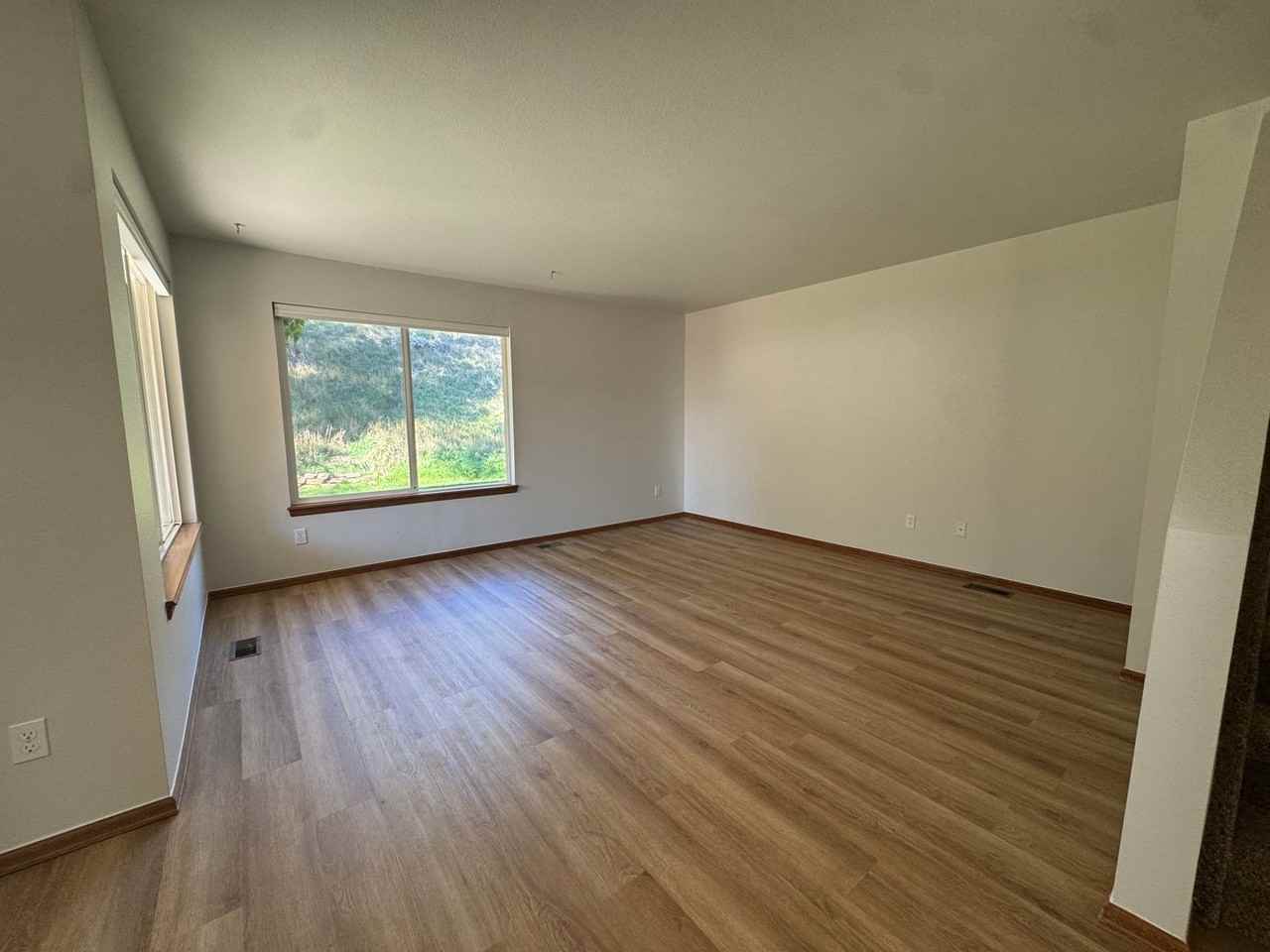 626 Echo Ln - Photo 2 of 20