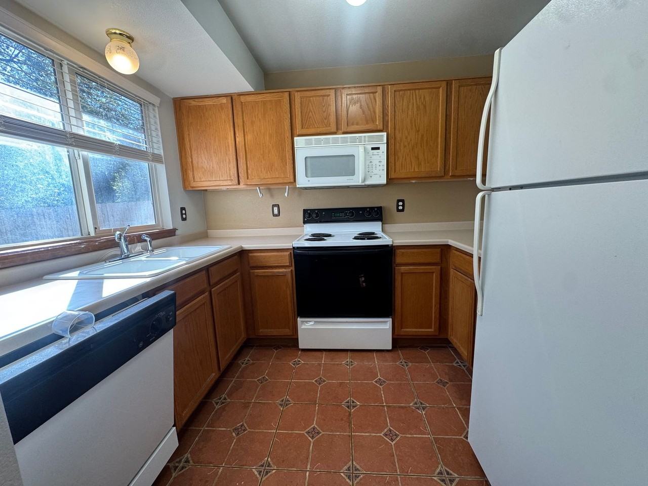 626 Echo Ln - Photo 5 of 20