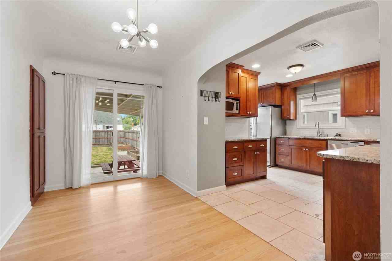 647 23rd Ave - Photo 5 of 22
