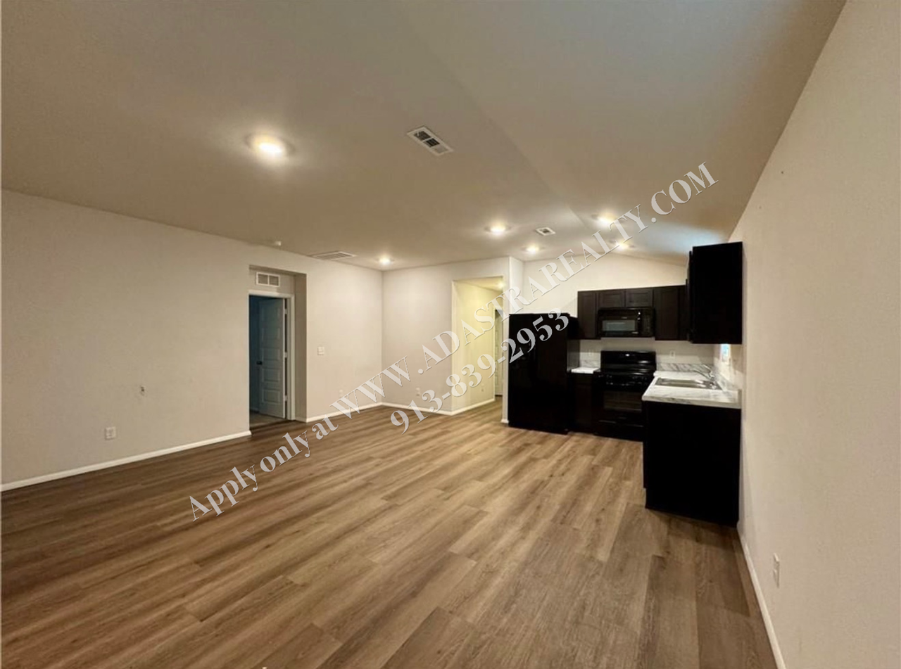 33791 W 207th Ter - Photo 3 of 12