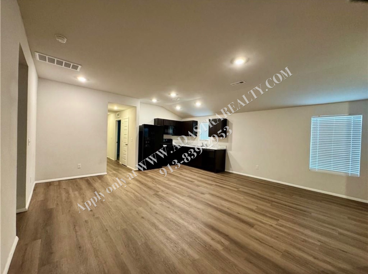 33791 W 207th Ter - Photo 4 of 12