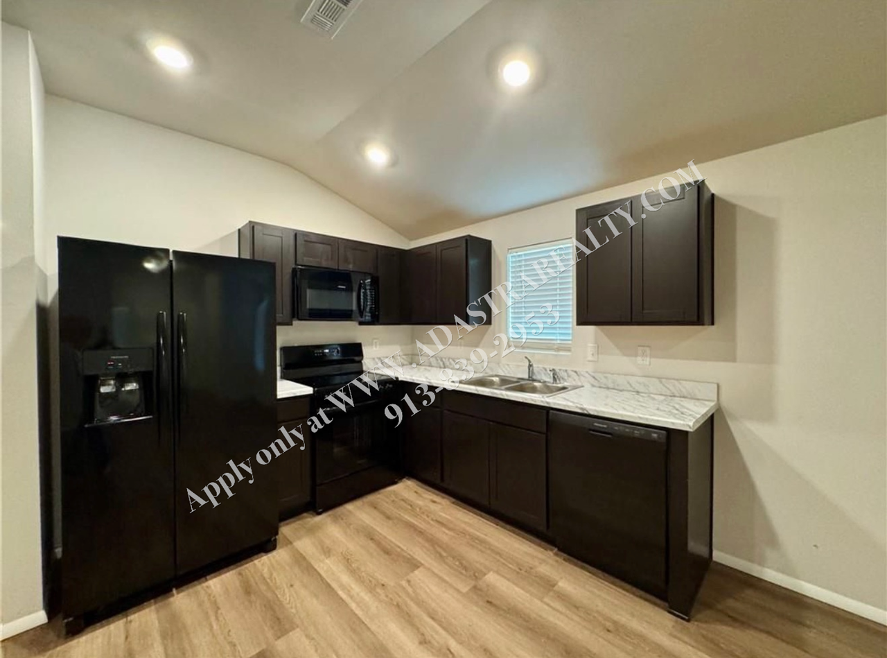 33791 W 207th Ter - Photo 7 of 12