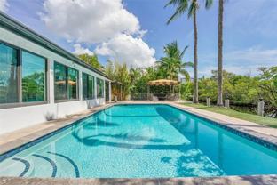 956 Se 10th Ct - Photo 1 of 1