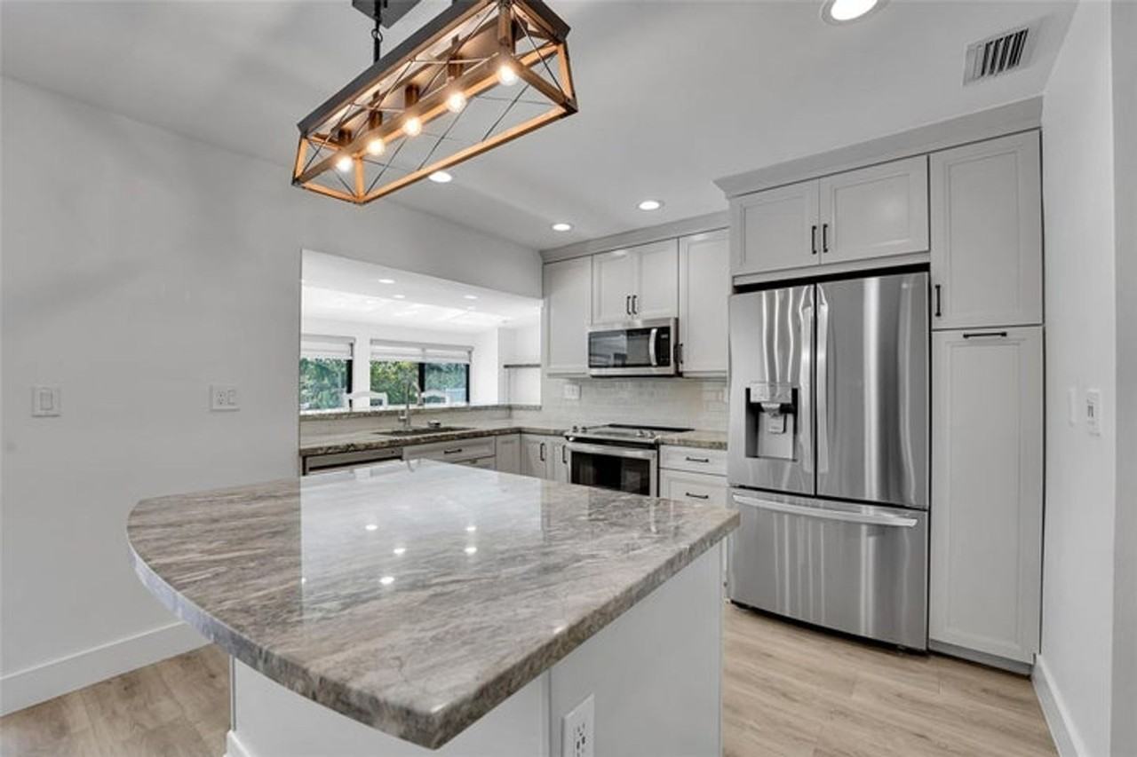 956 Se 10th Ct - Photo 4 of 29
