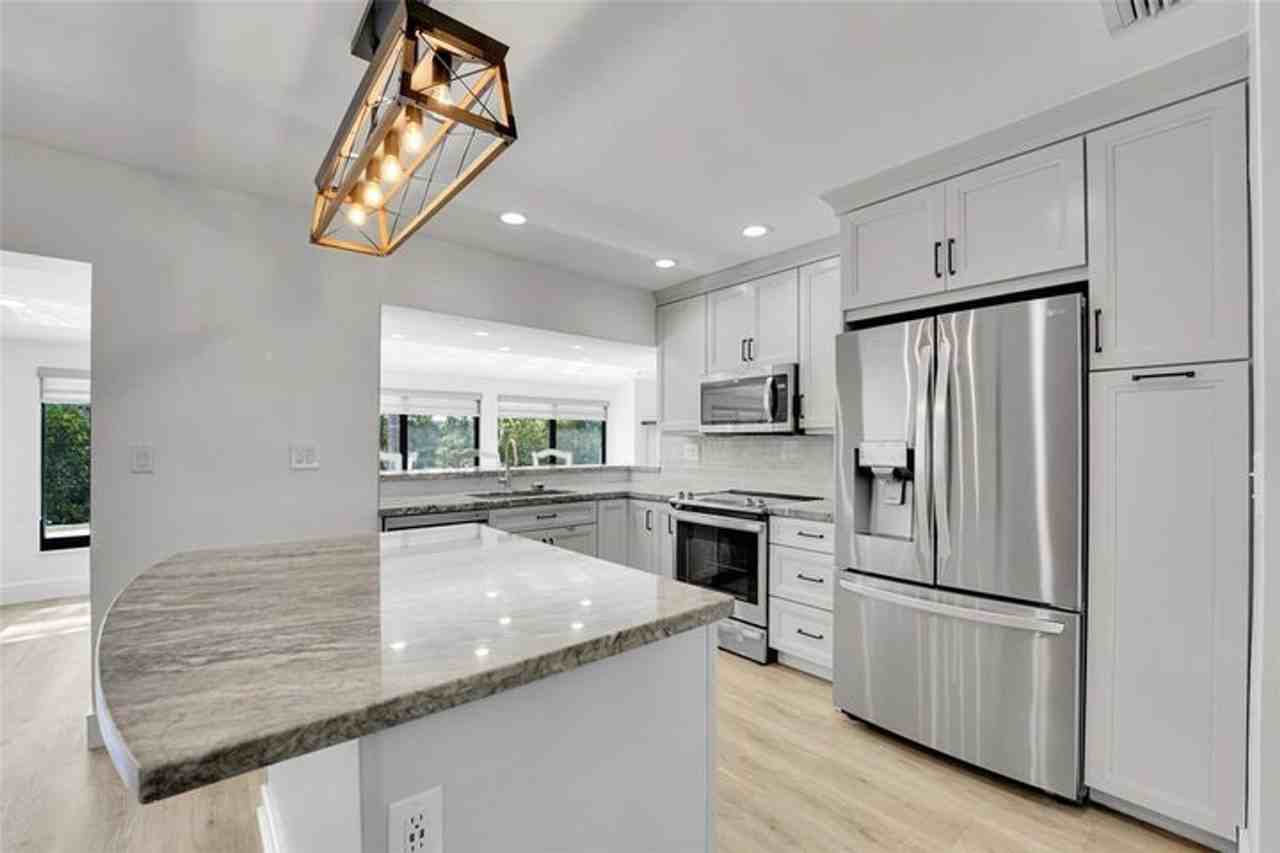 956 Se 10th Ct - Photo 6 of 29