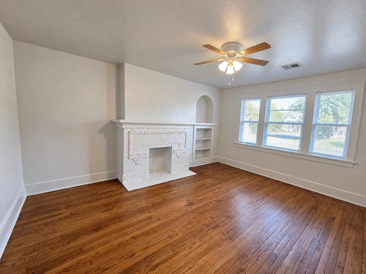 2436 Nw 16th St - Photo 4 of 13