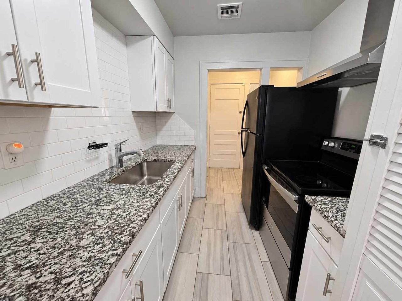 2436 Nw 16th St - Photo 5 of 13