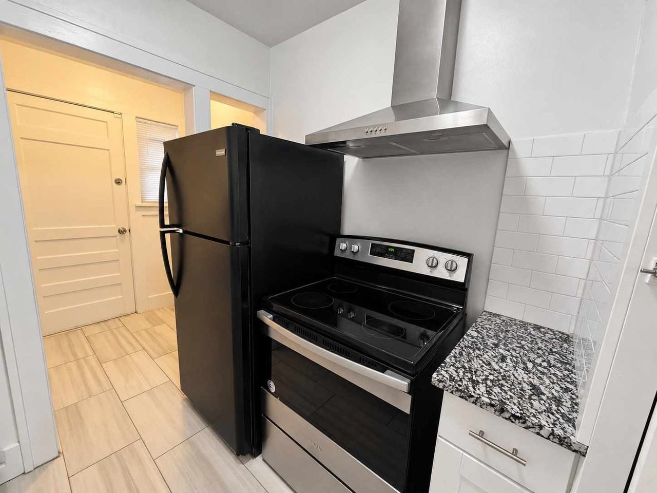 2436 Nw 16th St - Photo 6 of 13