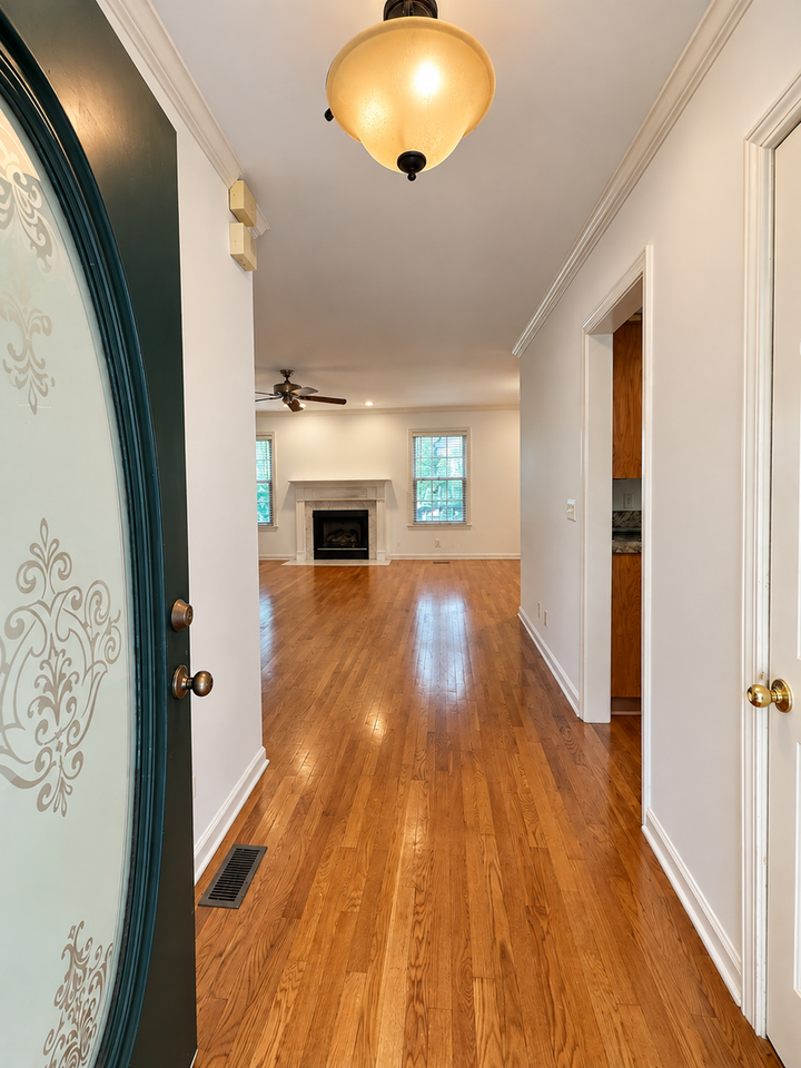 5668 Pinewood Rd - Photo 3 of 28