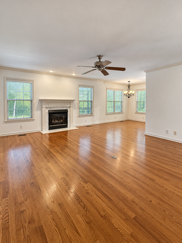 5668 Pinewood Rd - Photo 7 of 28