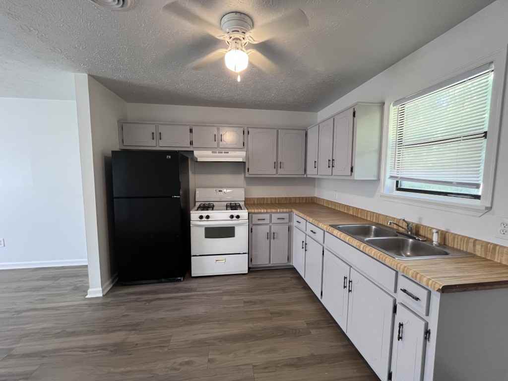 106 Jay Ln #106A - Photo 4 of 17