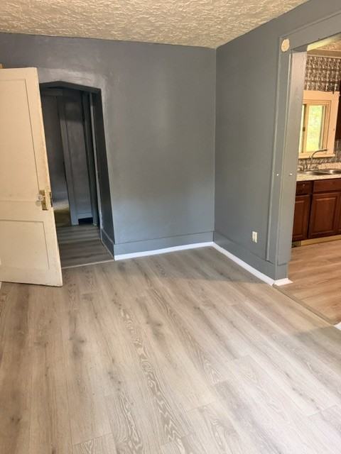 1515 White Ave - Photo 4 of 14