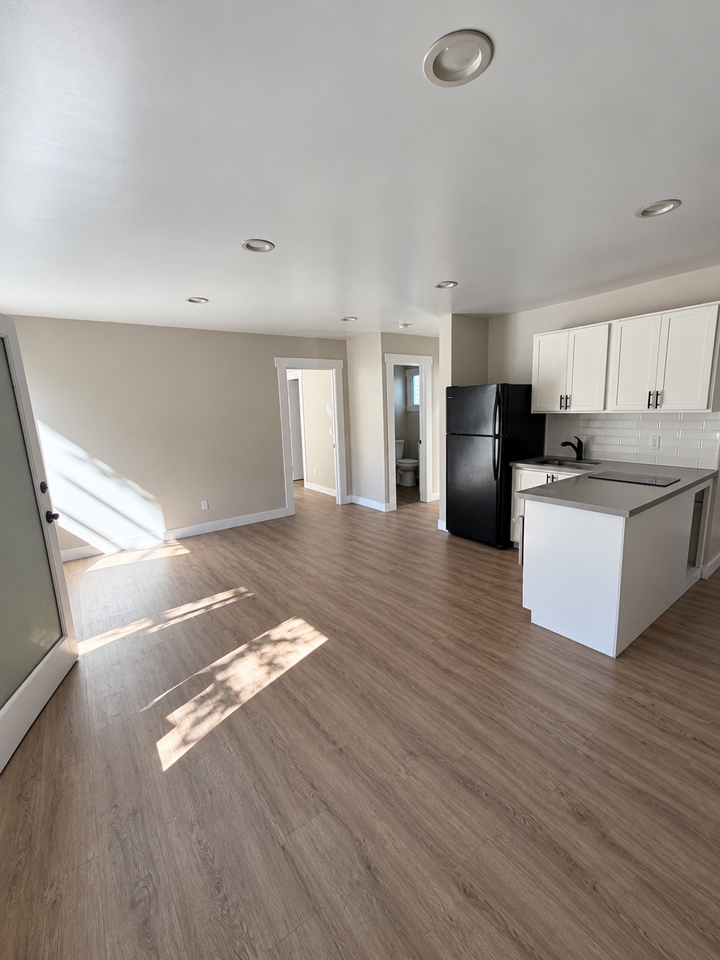 550 E Foothill Blvd #550