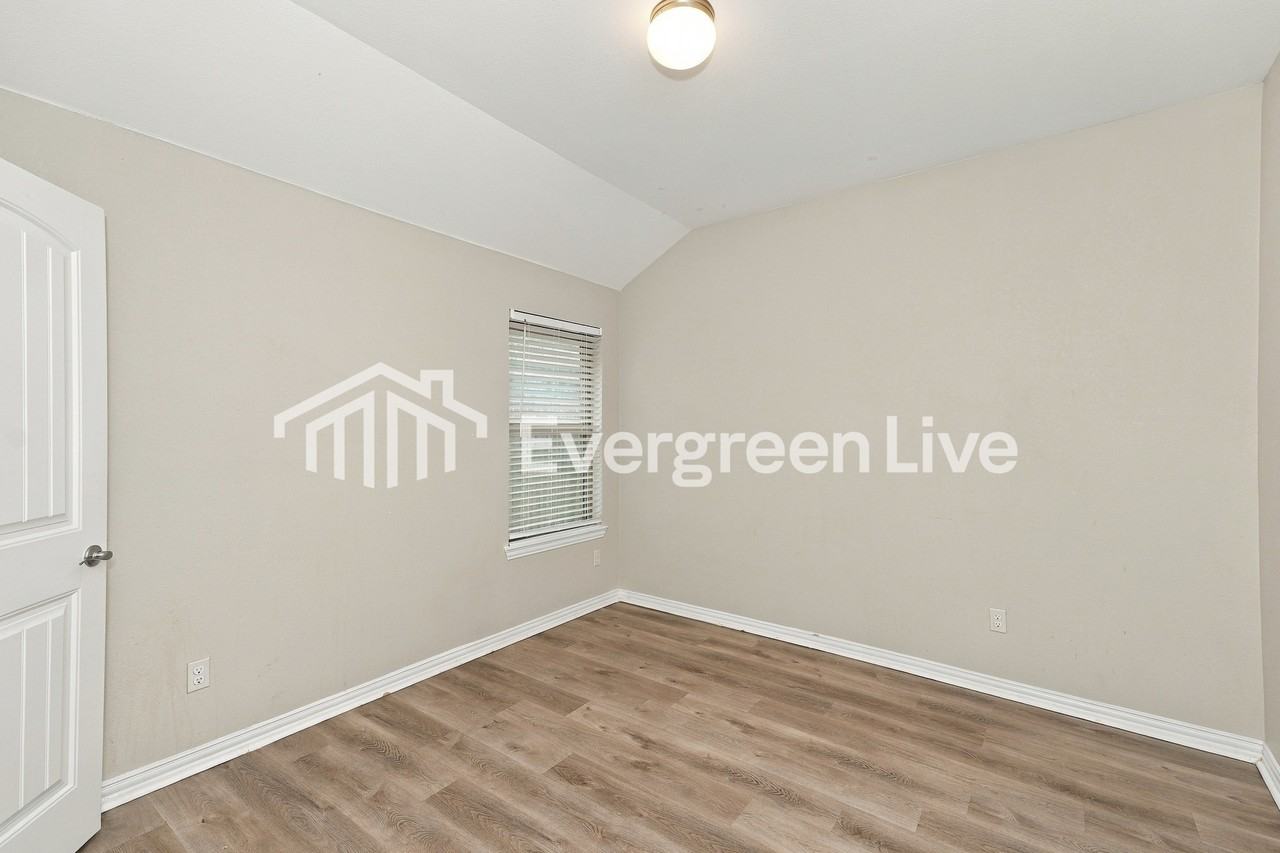 9121 Curacao Dr - Photo 5 of 16