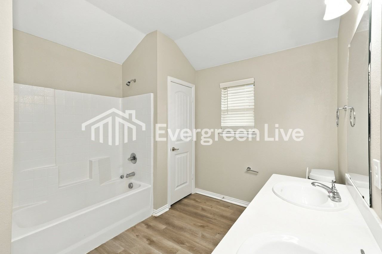 9121 Curacao Dr - Photo 7 of 16