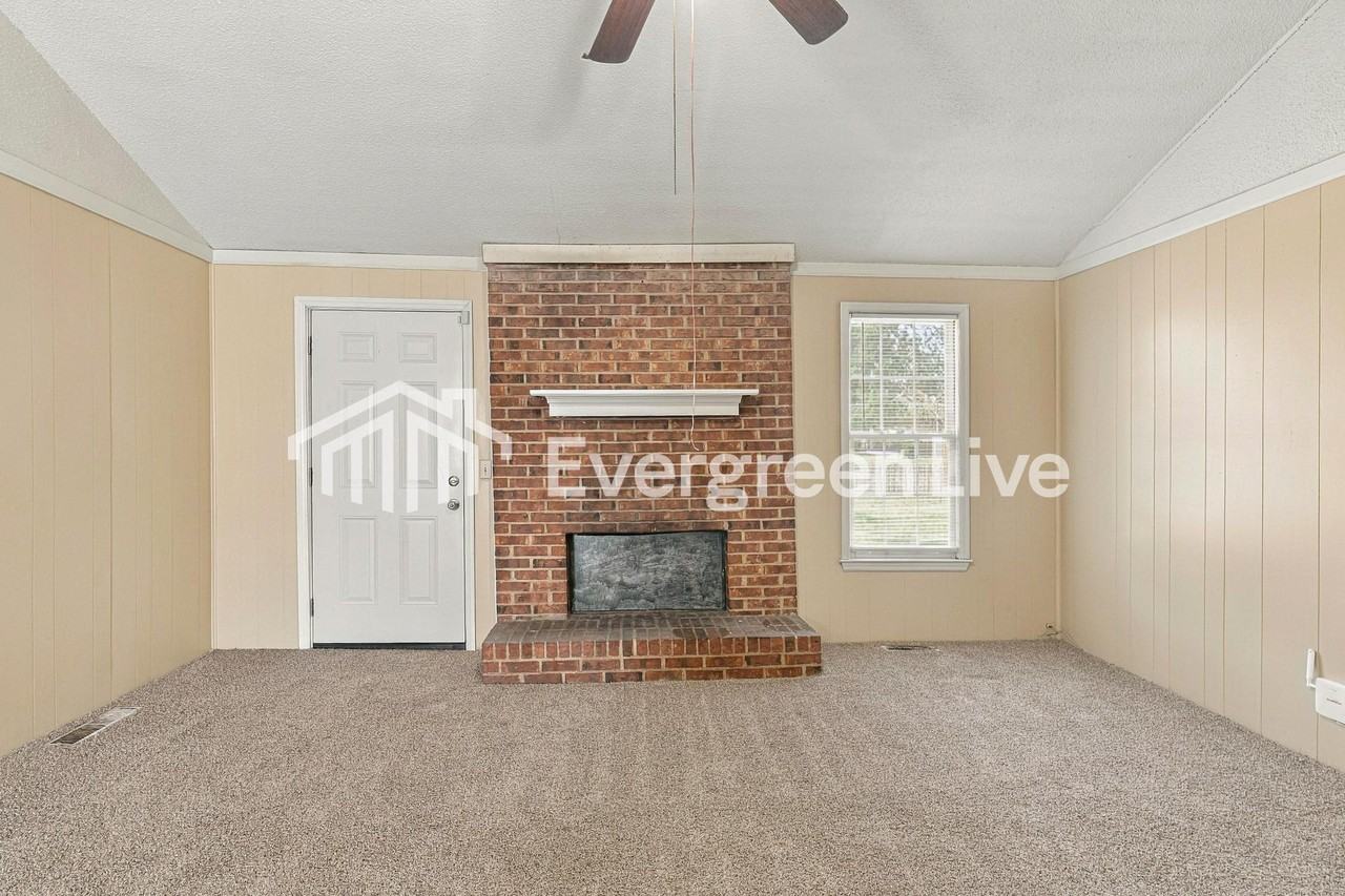 2325 Ramsgate Dr - Photo 2 of 15