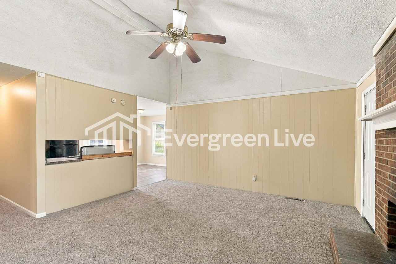 2325 Ramsgate Dr - Photo 3 of 15