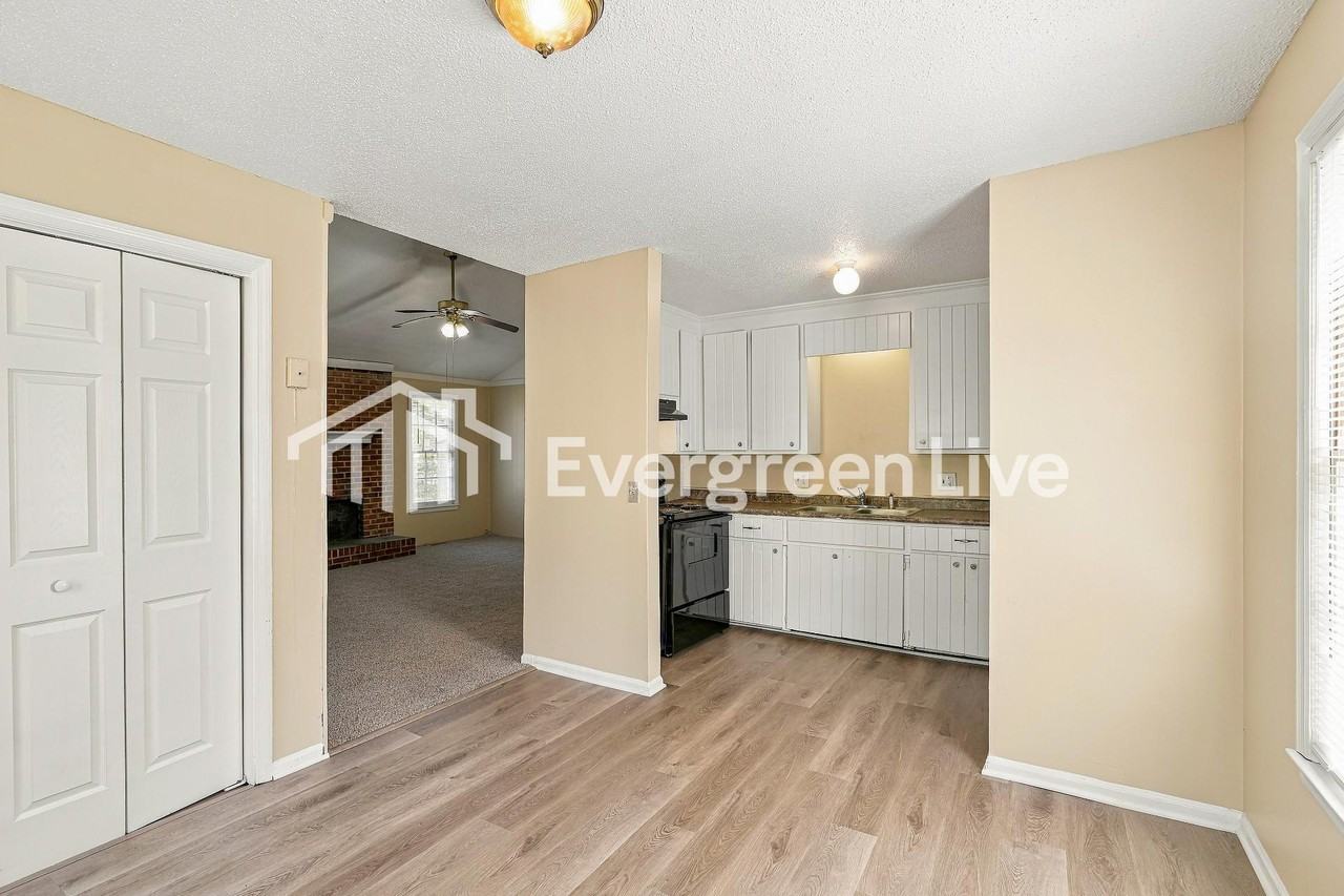 2325 Ramsgate Dr - Photo 4 of 15