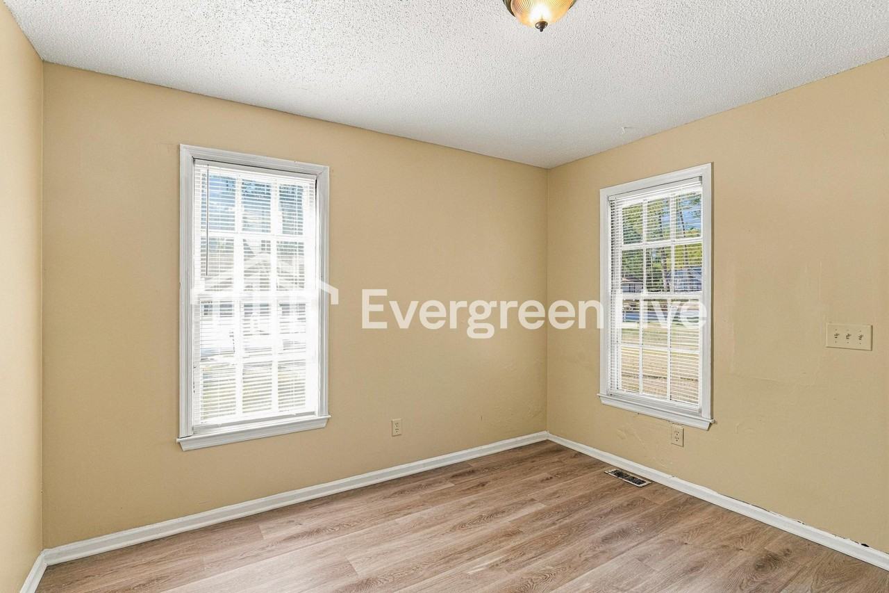 2325 Ramsgate Dr - Photo 6 of 15