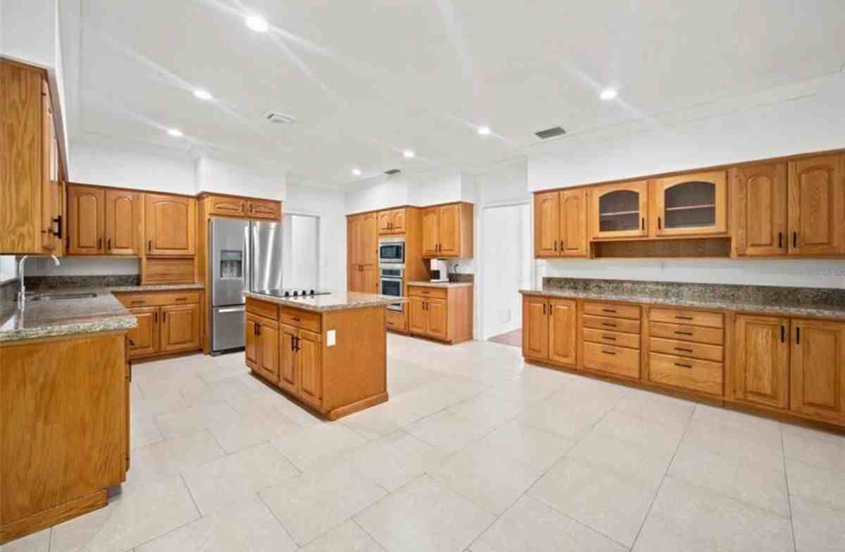 7860 Nw 56th Pl - Photo 3 of 5