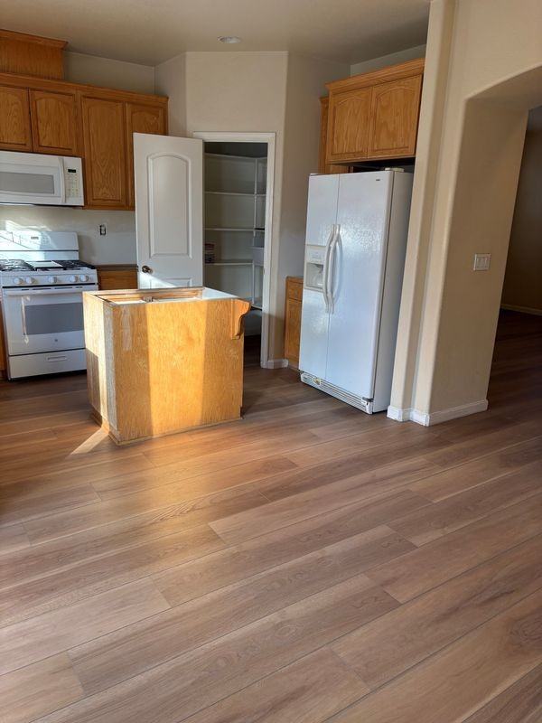241 Apple Ave - Photo 2 of 5
