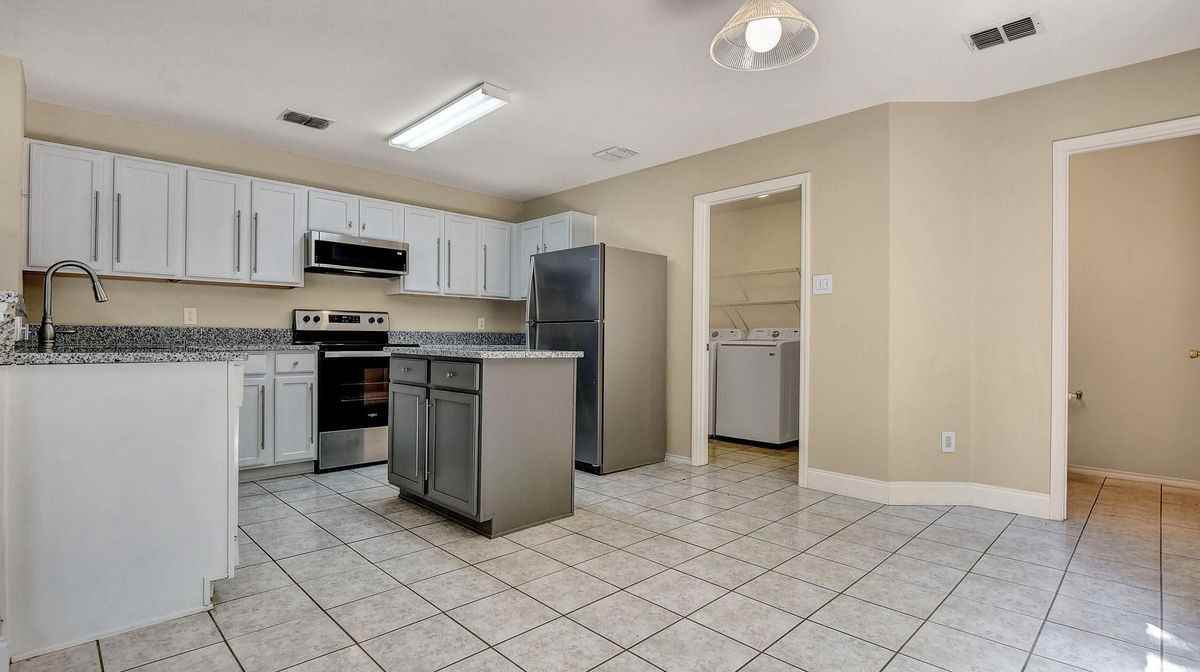 1605 Southridge Ln - Photo 2 of 3