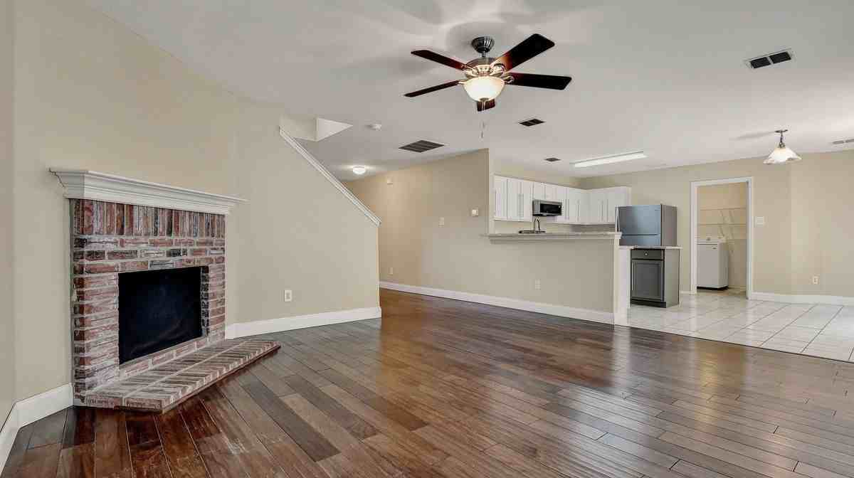 1605 Southridge Ln - Photo 3 of 3