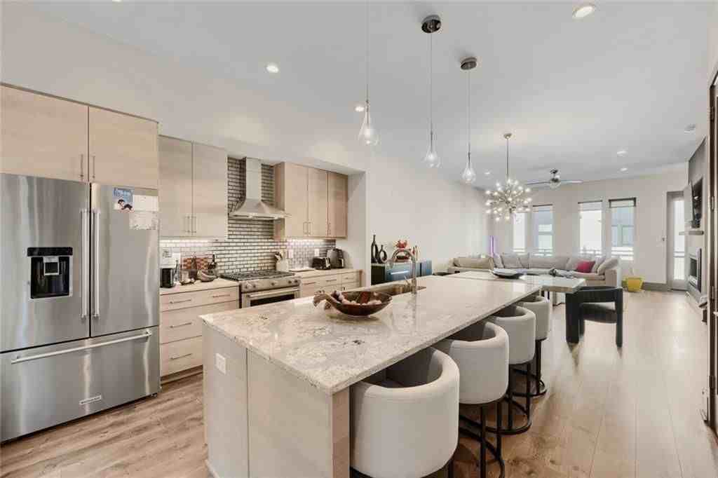 1305 Chelsea Cir Nw - Photo 4 of 29