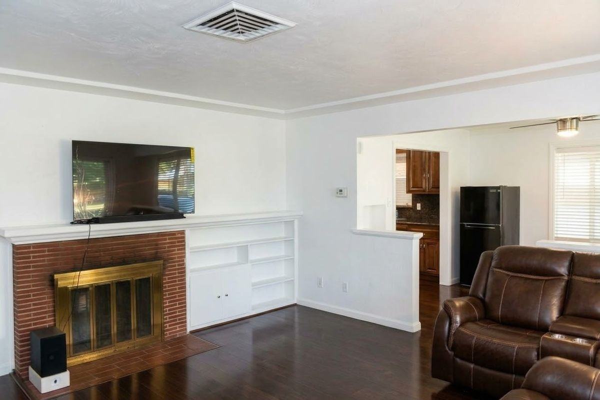 514 E 28th St - Photo 3 of 7