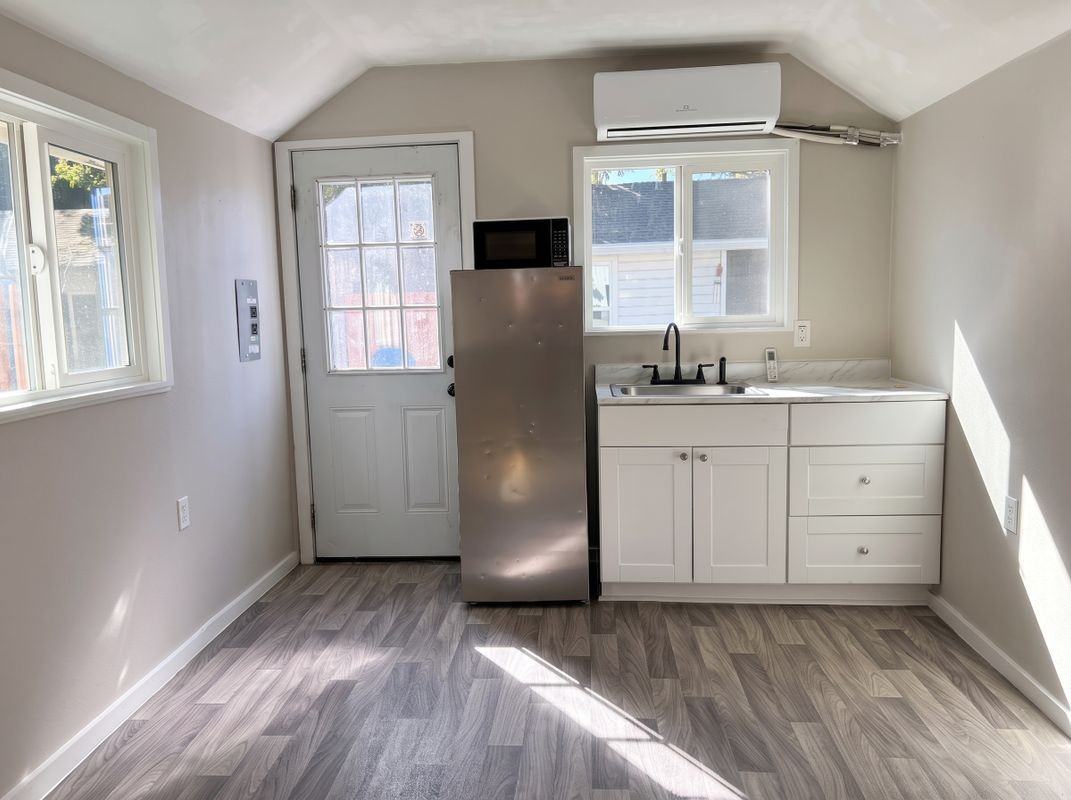 1713 Lucerne Ave - Photo 3 of 7
