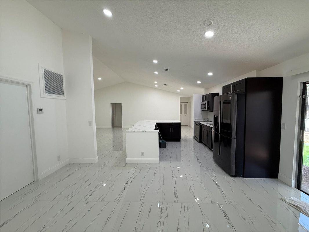 7400 Sw 11th Ct - Photo 2 of 8
