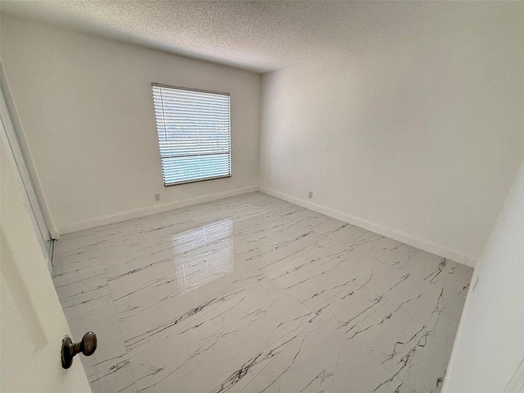 7400 Sw 11th Ct - Photo 5 of 8
