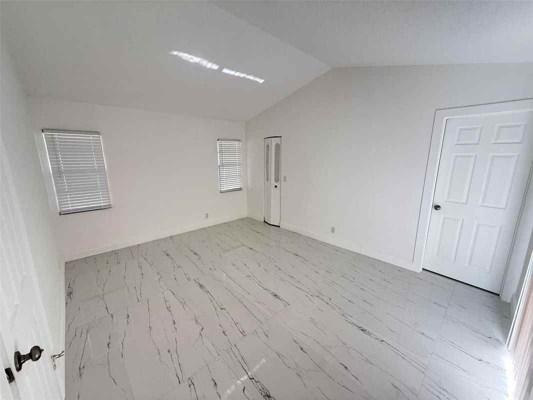 7400 Sw 11th Ct - Photo 6 of 8