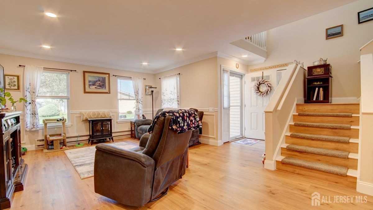 437 Belford Rd - Photo 3 of 19